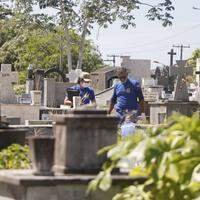 Perícia atuando no caso da segunda morte dentro de um cemitério em Belém.