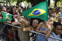 Muita gente foi prestigiar o desfile no centro da capital paraense, neste sábado (7)