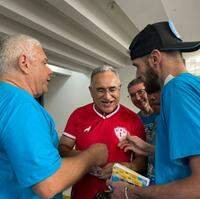 Edmilson Rodrigues (camisa vermelha) com membros da chapa de Roger Aguilera