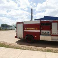 Bombeiros no local onde o incêndio ocorreu