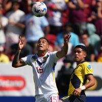 Em sua última vitória nas eliminatórias para a Copa, a Venezuela goleou o Chile por 3 a 0