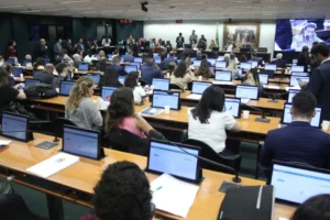 Projeto que acaba com aborto legal no Brasil avança na Câmara