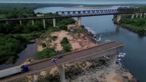 Agência analisa qualidade da água do Rio Tocantins; 13 ainda estão desaparecidos após queda de ponte