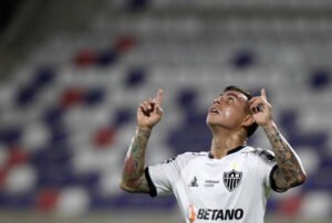 Alvo de críticas após vice na Libertadores, Vargas tem saída oficializada pelo Atlético-MG