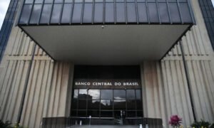 Banco Central intervém e vende US$ 845 milhões em leilão de dólar à vista