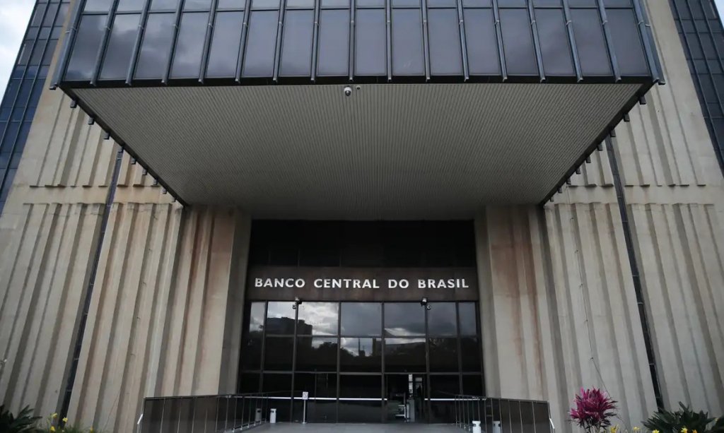 Banco Central intervém e vende US$ 845 milhões em leilão de dólar à vista