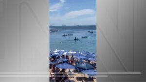 Banhistas são surpreendidos por operação policial no Porto da Barra, em Salvador