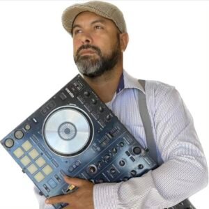DJ de Parauapebas morre em acidente após perder o controle da moto e cair em bueiro