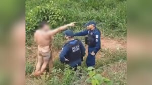 Escrivão de polícia é amarrado em cerca durante briga de trânsito