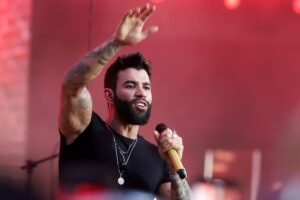 Gusttavo Lima recebe alta hospitalar após três dias internado e show cancelado