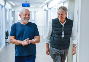 Médicos atualizam estado de saúde de Lula neste domingo