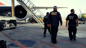 Passageiro é preso após perder voo e agredir funcionários no Aeroporto de Guarulhos