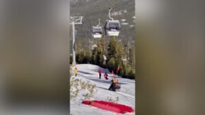 Teleférico quebra e turistas ficam presos em meio a montanha de neve nos EUA