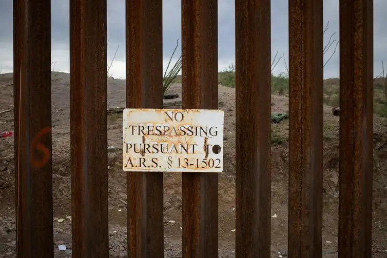 Trecho de muro na fronteira entre EUA e México, em Ruby, Arizona
26/06/2024
REUTERS/Adrees Latif