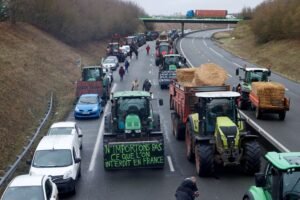 Acordo UE-Mercosul: agricultores franceses fazem carreatas até Paris em protesto