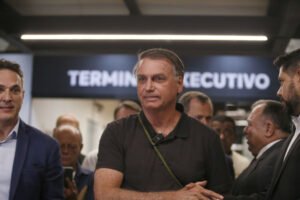 Bolsonaro diz que acorda todos os dias com ‘sensação de ter PF na porta’