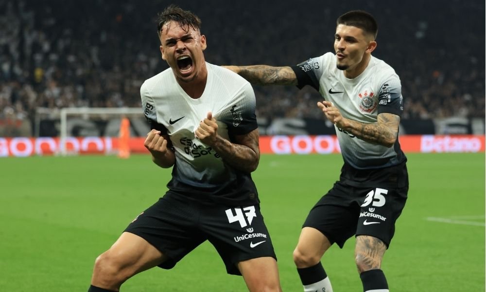 Corinthians supera Água Santa e soma 10ª vitória consecutiva no Paulista