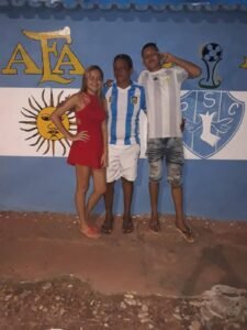 Família Ribeiro celebra amor pelo Paysandu e pela Argentina com casa pintada de azul e branco