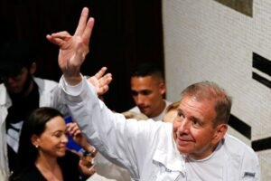 González deve ser acompanhado por 9 ex-presidentes em ida à Venezuela, diz ex-líder