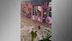 Homem morre em residência após inundação no Beco do Batman, em SP