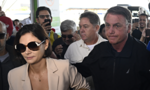 Jair Bolsonaro declarou estar chateado sobre proibição de ida à posse de Trump