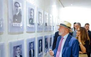 Lula pede clareza histórica durante visita à galeria de ex-presidentes no Palácio do Planalto