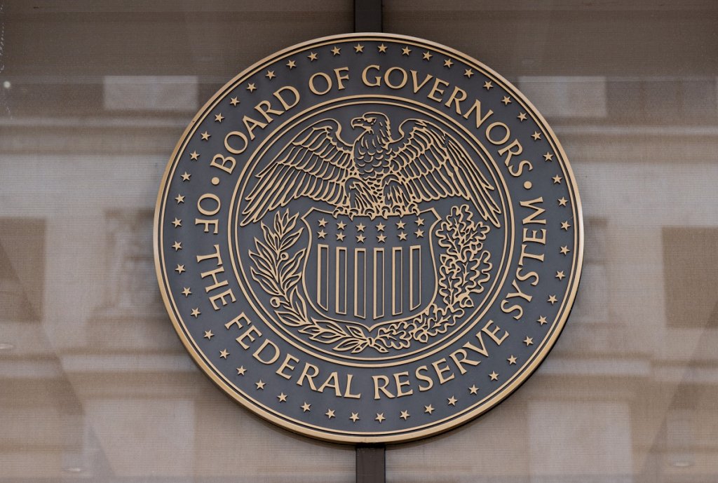 Mercado amplia expectativa de cortes de juros pelo Fed em 2025