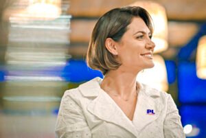 Michelle Bolsonaro diz que delação de Cid é ‘cortina de fumaça’ para encobrir erros do governo