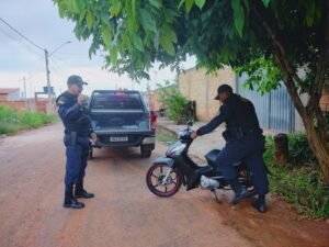 Moto furtada é recuperada após ser abandonada