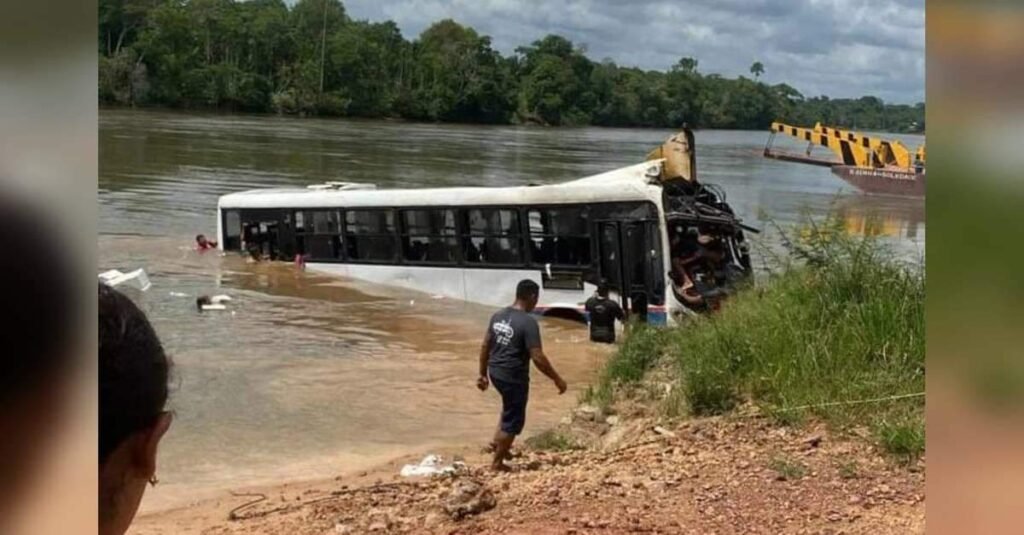 PC procura por suspeito de causar acidente envolvendo ônibus, em Moju, que terminou com morte