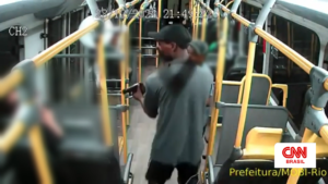 Polícia identifica responsáveis por arrastão em BRT no Rio