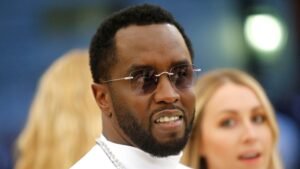 Sean “Diddy” Combs traficou pelo menos três mulheres, dizem promotores