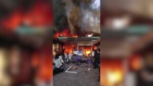 Vídeo: Incêndio em mercado na China mata oito pessoas e fere 15