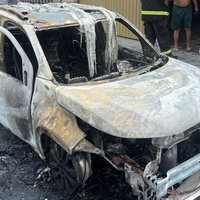 1738403504 230 Grupo armado invade e incendeia supermercado em Aguas Lindas