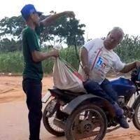 A cena, registrada na avenida Paraná, no setor Palmeira I, revoltou moradores da área e levou a prisão de um suspeito.