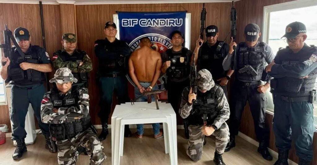 Homem é preso com arma de fogo caseira dentro de embarcação em Óbidos