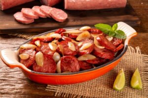 5 receitas práticas com linguiça calabresa para o almoço