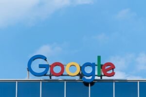 Alphabet, dona da Google, supera lucro mas ações caem no after hours