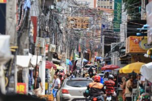 Belém busca solução para excesso de fios nos postes da cidade