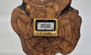 Netanyahu presenteia Trump com pager dourado em referência ao ataque no Líbano