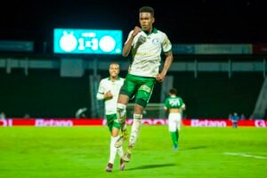 Palmeiras usa time titular e goleia o Guarani com dois gols de Estêvão