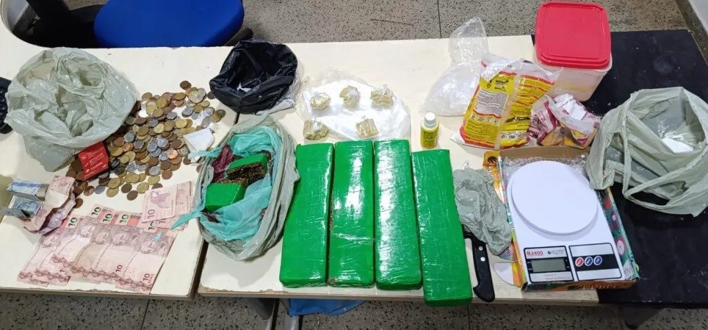 Polícia apreende quase 3 kg de maconha e oxi em Moju