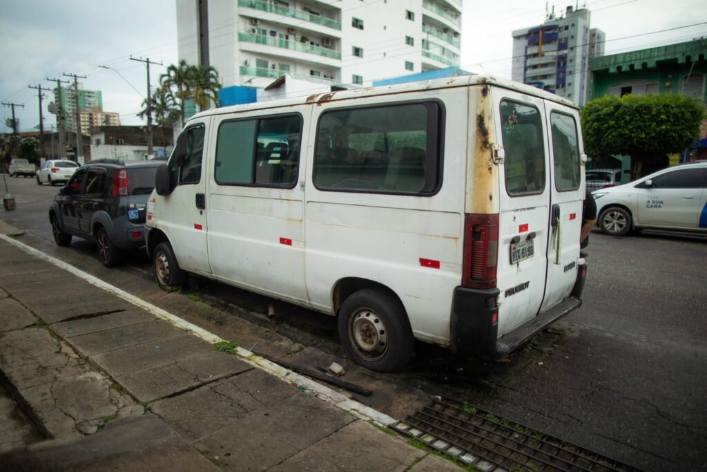 Prefeitura de Belém remove veículos abandonados das ruas