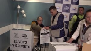 Urnas são abertas na eleição presidencial do Equador