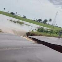 O rompimento da pista ocorreu na rodovia BR-155, no município de Sapucaia, no sudeste do Pará