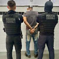 Segundo a polícia, a vítima relatou que os abusos ocorreram em diferentes ocasiões enquanto ficava sob os cuidados do investigado.