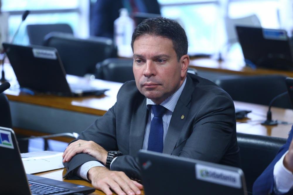 Defesa de Alexandre Ramagem afirma desligamento do governo antes de ‘radicalização’