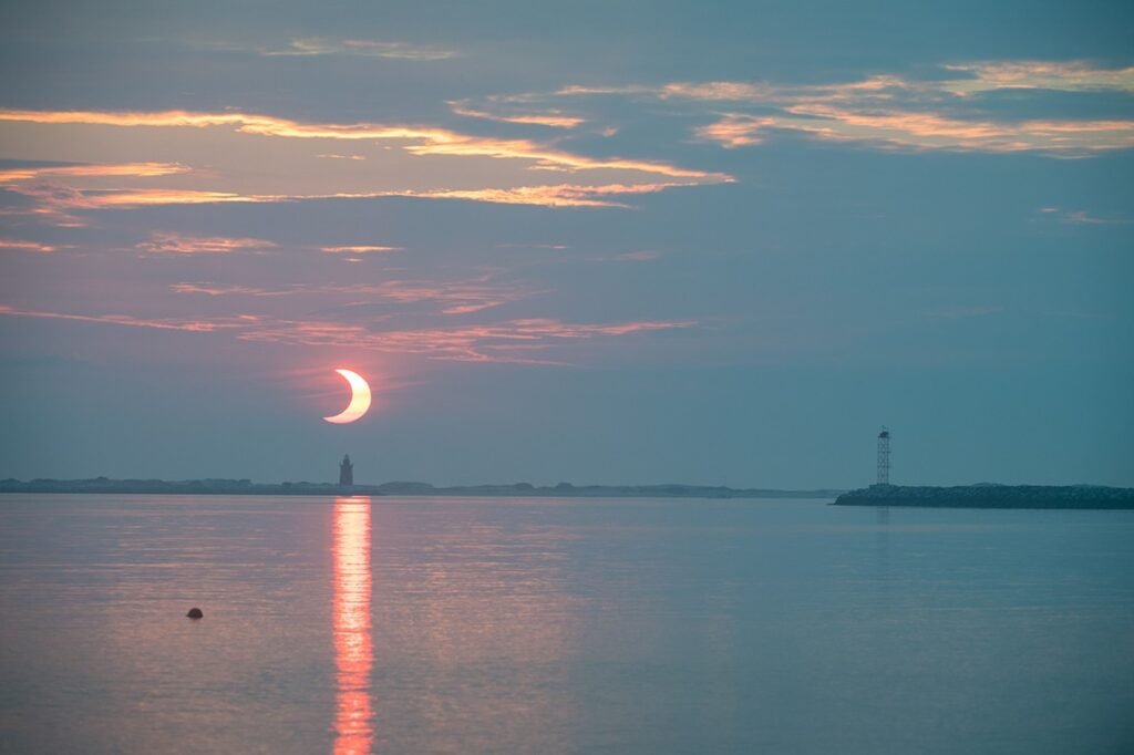 Eclipse parcial do Sol: assista ao fenômeno deste sábado (29)