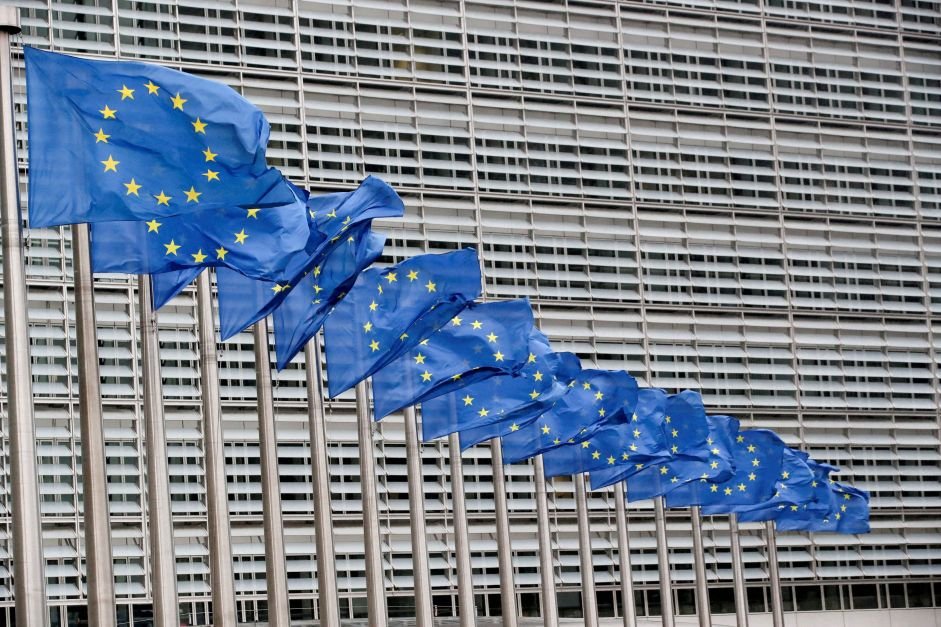 Europa foi negligente e Trump força mudança de rota, diz professor