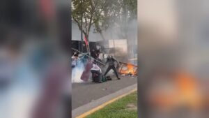 Fotógrafo fica em estado crítico após ser atingido em protesto na Argentina